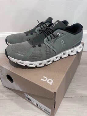 On Cloud 5 Shoes Size 8.5M